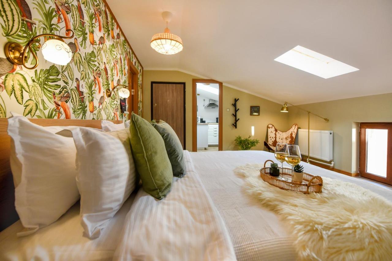 Plants Attic Studio - Best Location - Old Town Bukares Bagian luar foto