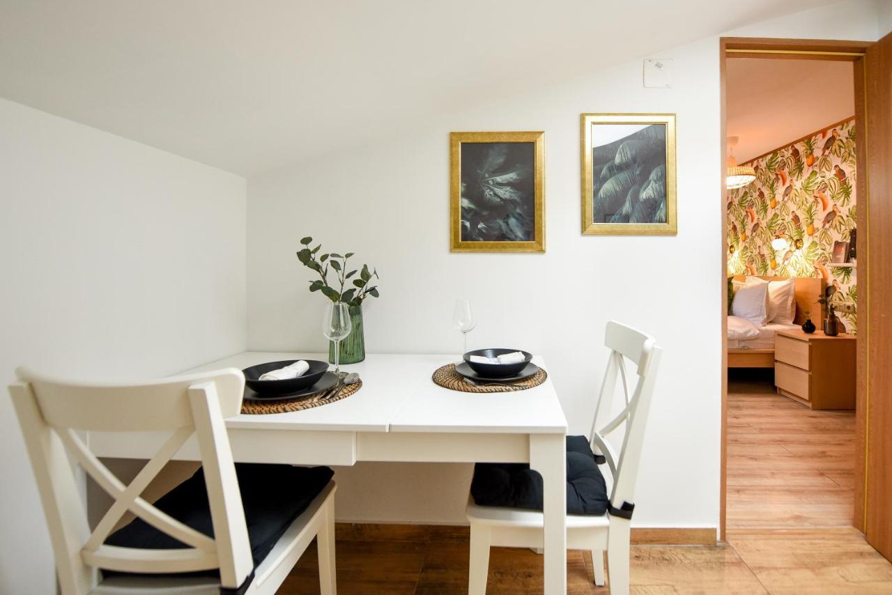 Plants Attic Studio - Best Location - Old Town Bukares Bagian luar foto