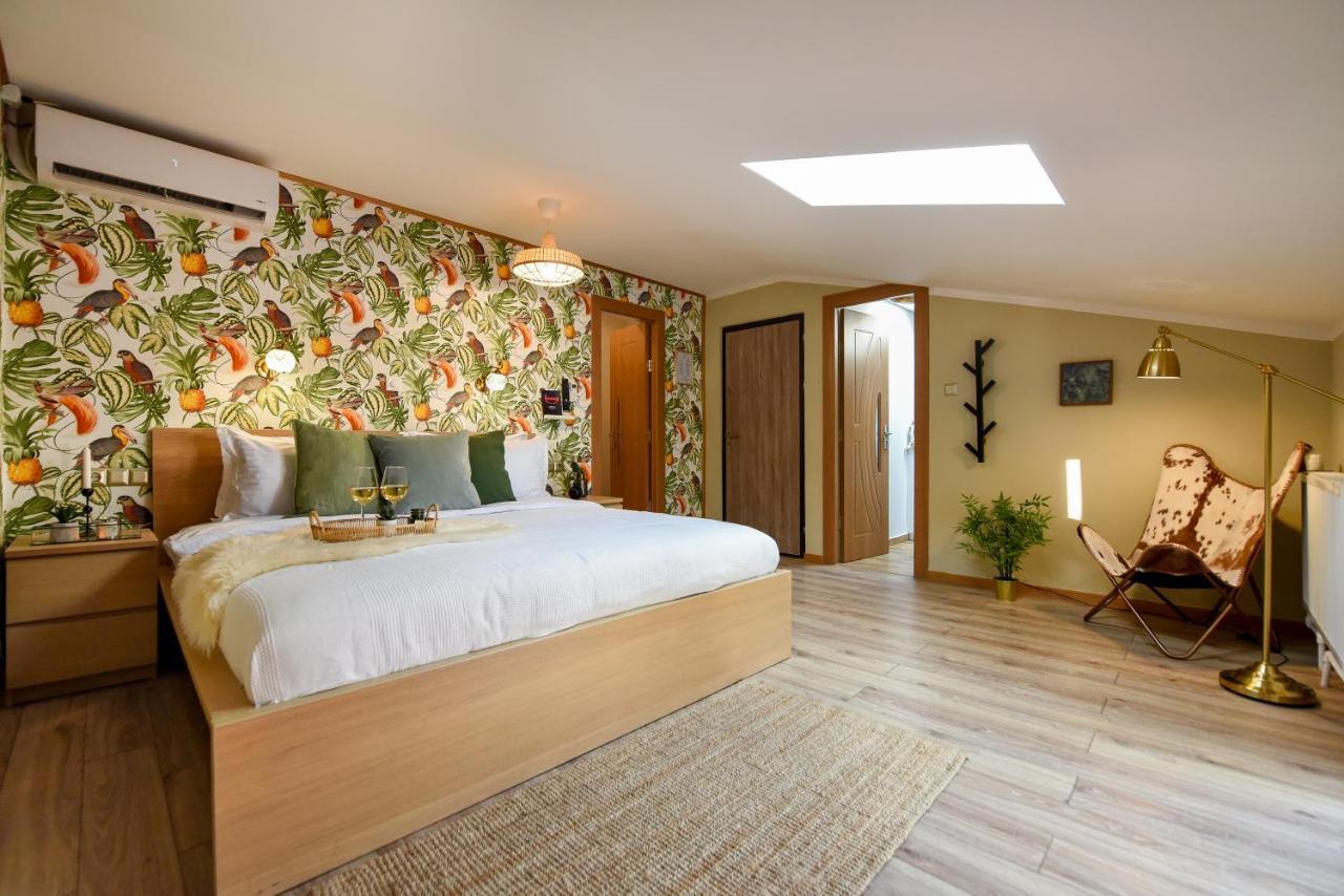 Plants Attic Studio - Best Location - Old Town Bukares Bagian luar foto