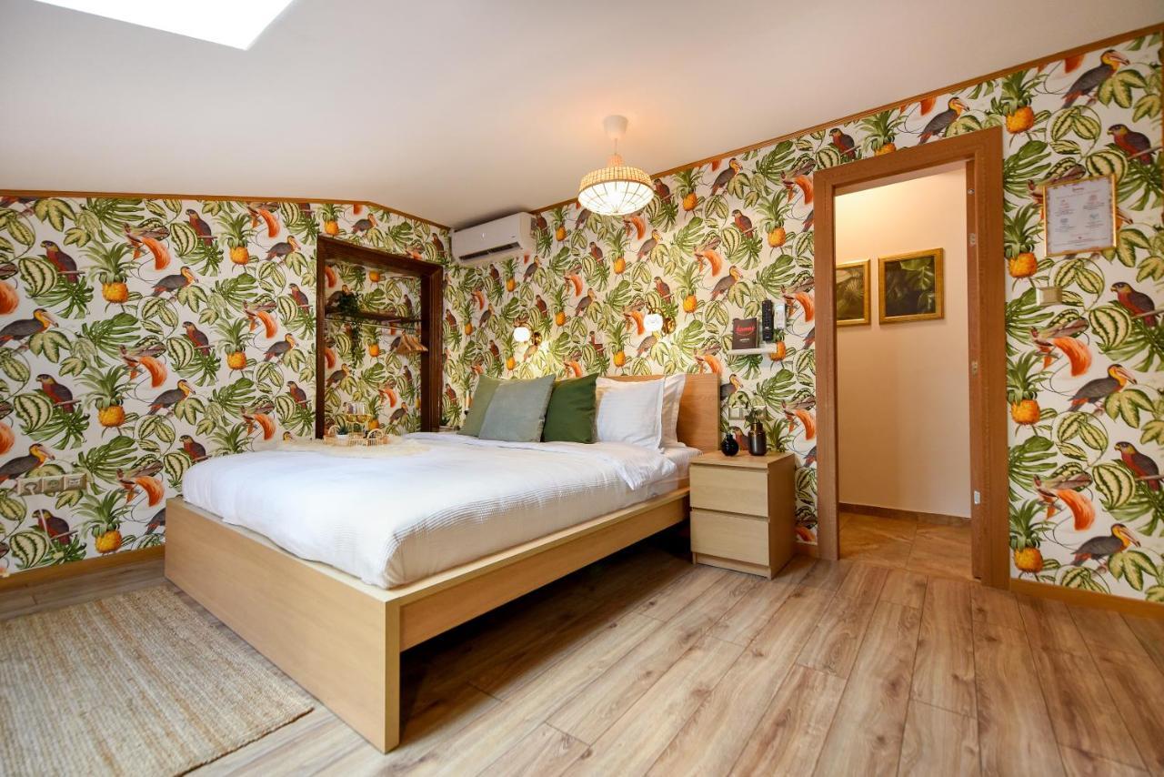 Plants Attic Studio - Best Location - Old Town Bukares Bagian luar foto