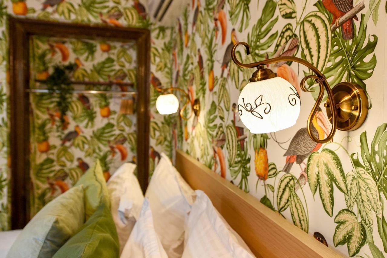 Plants Attic Studio - Best Location - Old Town Bukares Bagian luar foto